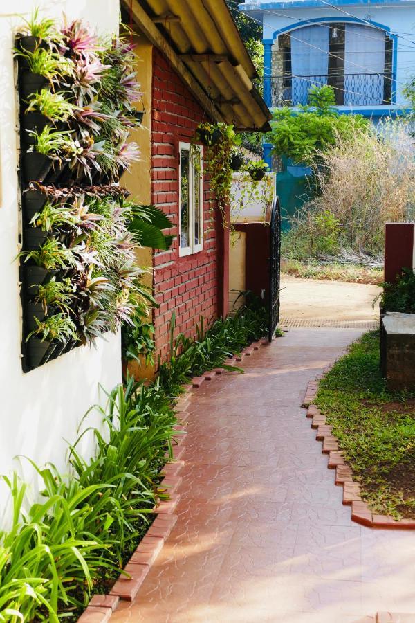 Shanu'S Seaside Inn - A Family-Run Guesthouse Just 100 Metres From Candolim Beach Εξωτερικό φωτογραφία